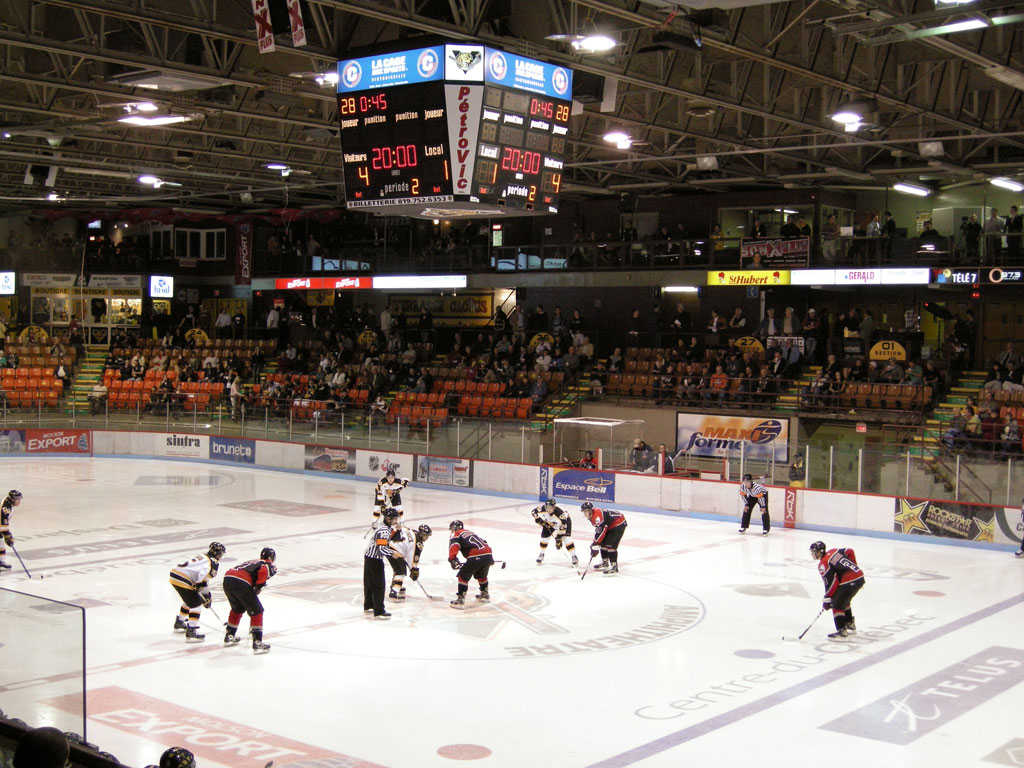 Nevco est le leader dans le monde sportif, la majorité des arénas du Québec et des Maritimes possède un tableau de pointage de  hockey .