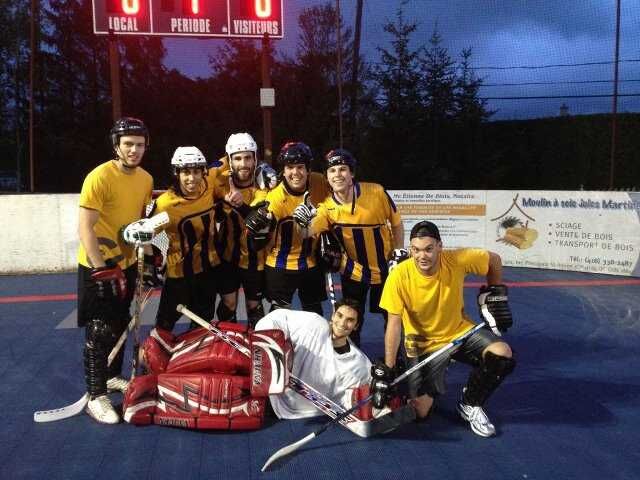 Pour améliorer l’expérience de jeu, les centres de  dekhockey  du Québec ajoutent un tableau de pointage Nevco.